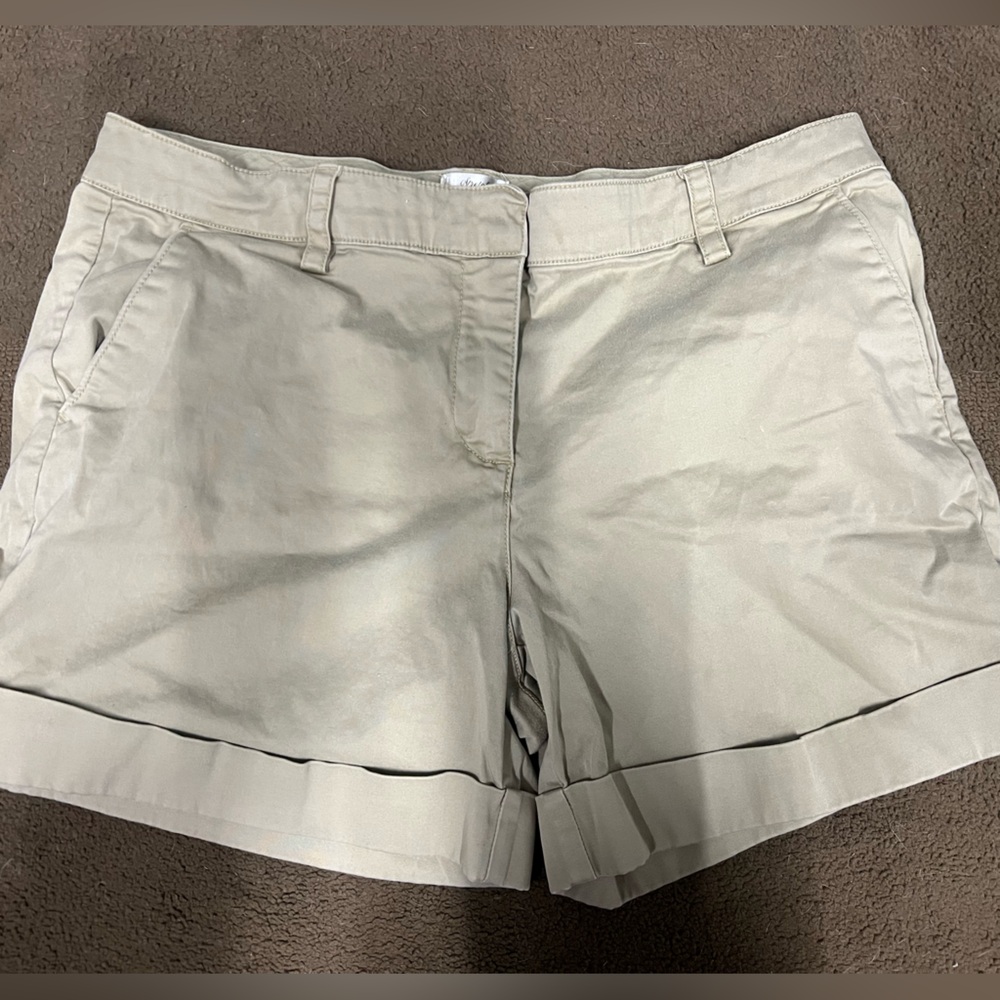 Cute khaki shorts